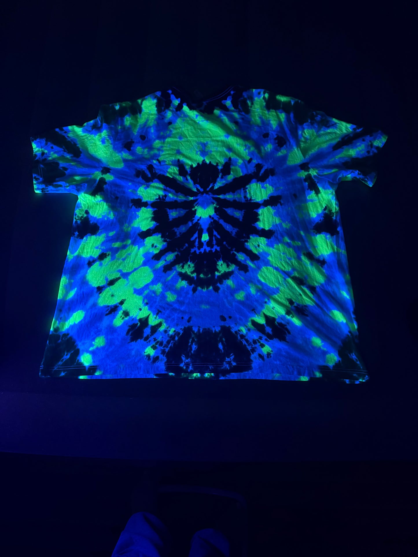 Short sleeve t-shirt 5XL blacklight reactive