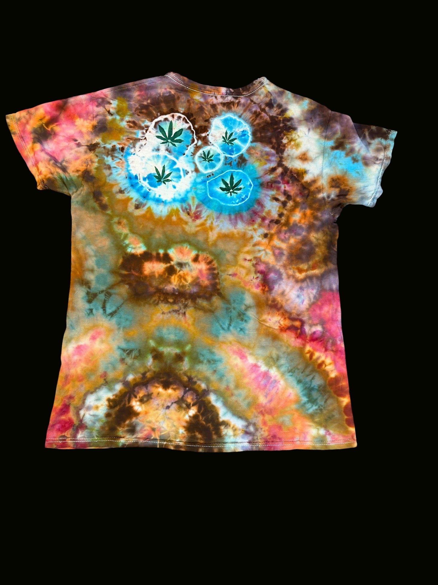 Short sleeve t-shirt MEDIUM Painted Cannabis leaf