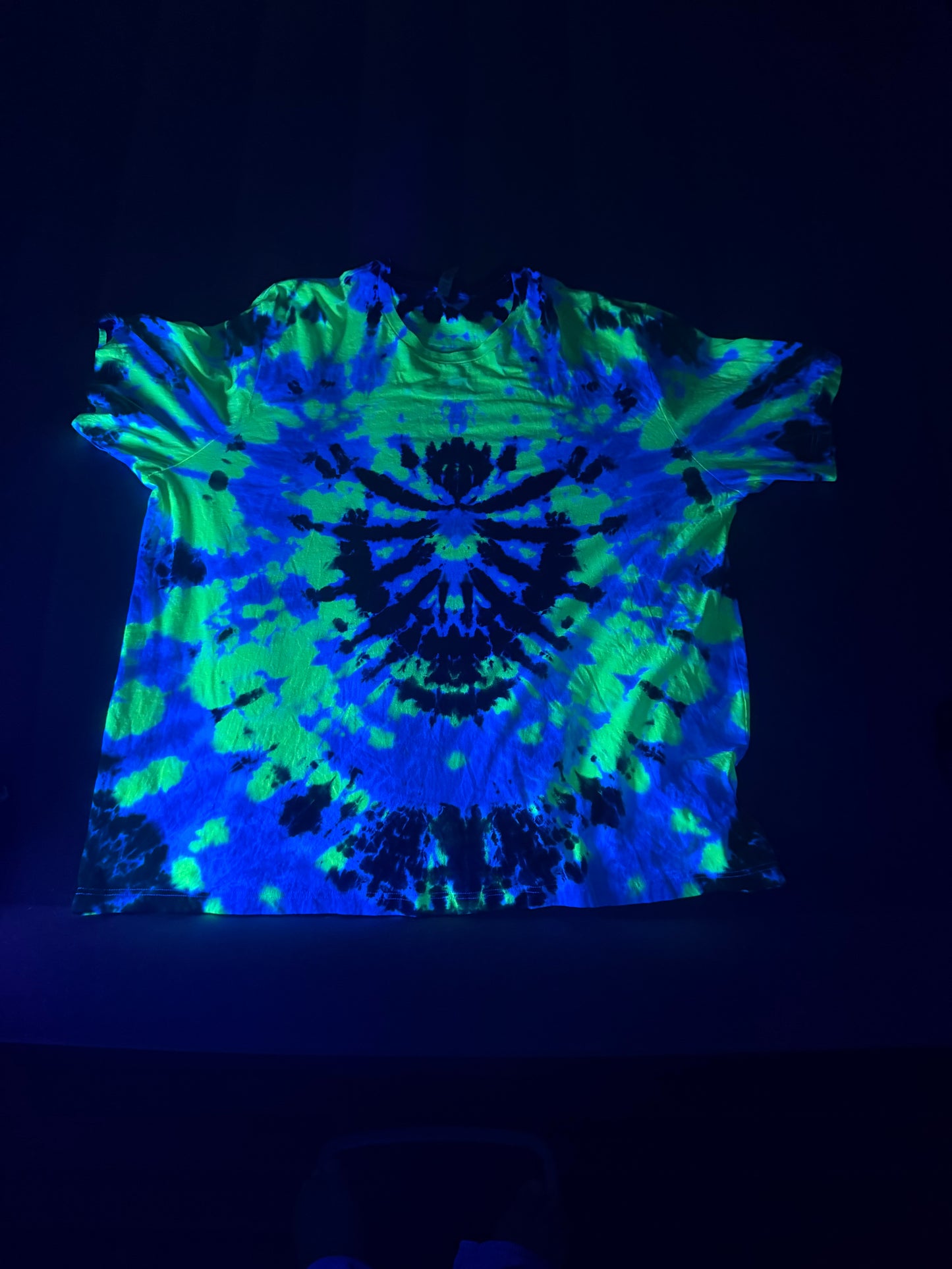 Short sleeve t-shirt 5XL blacklight reactive