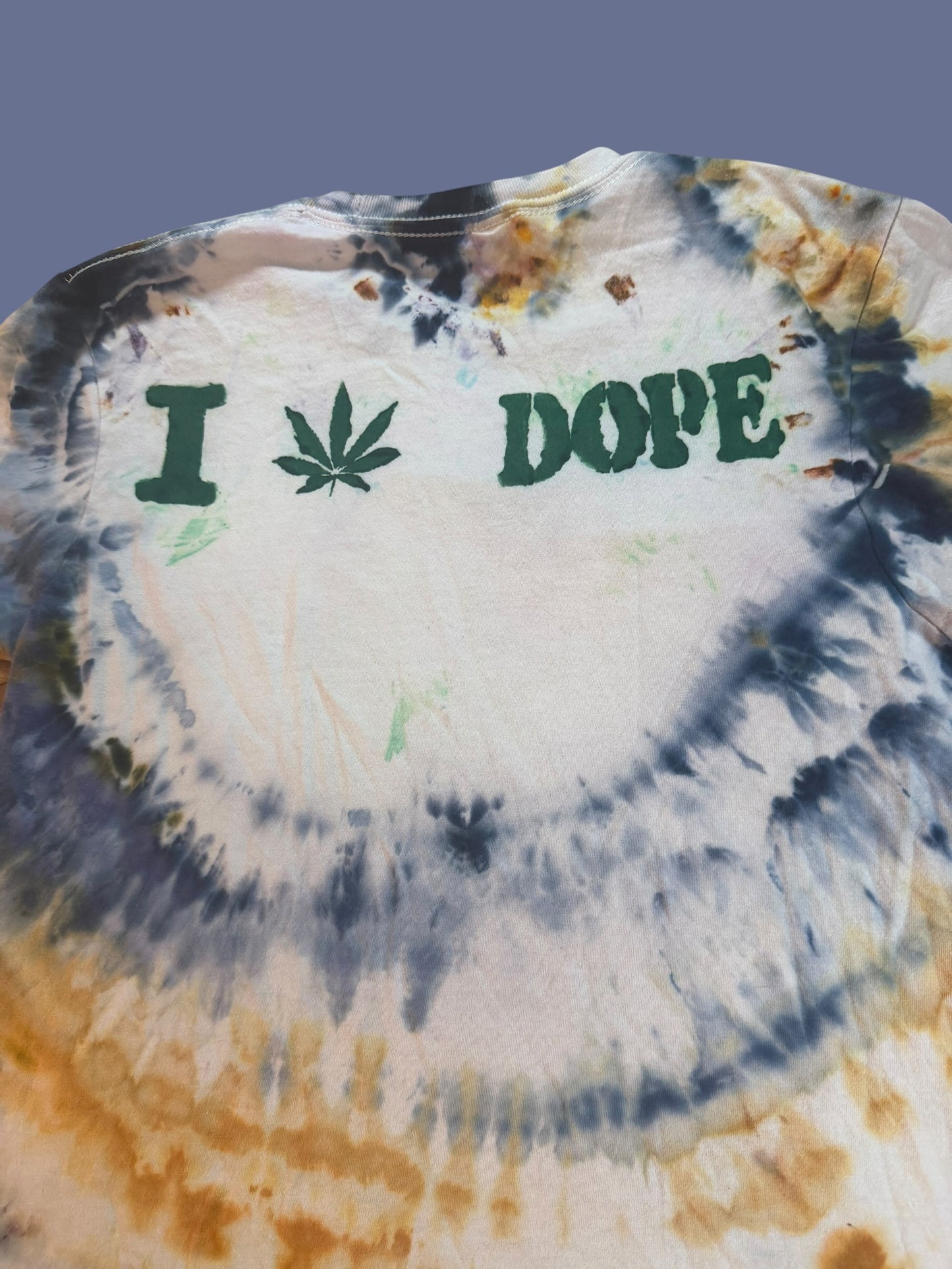 Short sleeve t-shirt SMALL Painted Cannabis leaf