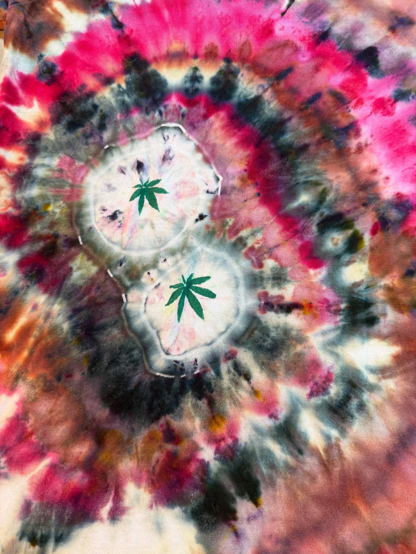 Short sleeve t-shirt XS Painted Cannabis leaf
